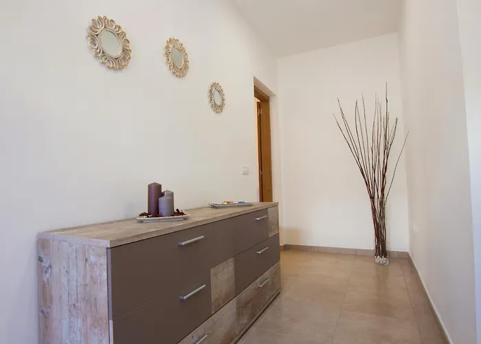 F&m 'con Terraza Y Tranquilidad'